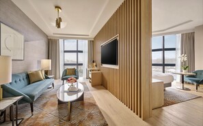 Executive Suite (Regency) | Hypo-allergenic bedding, in-room safe, iron/ironing board - Hyatt Regency London Olympia (London)
