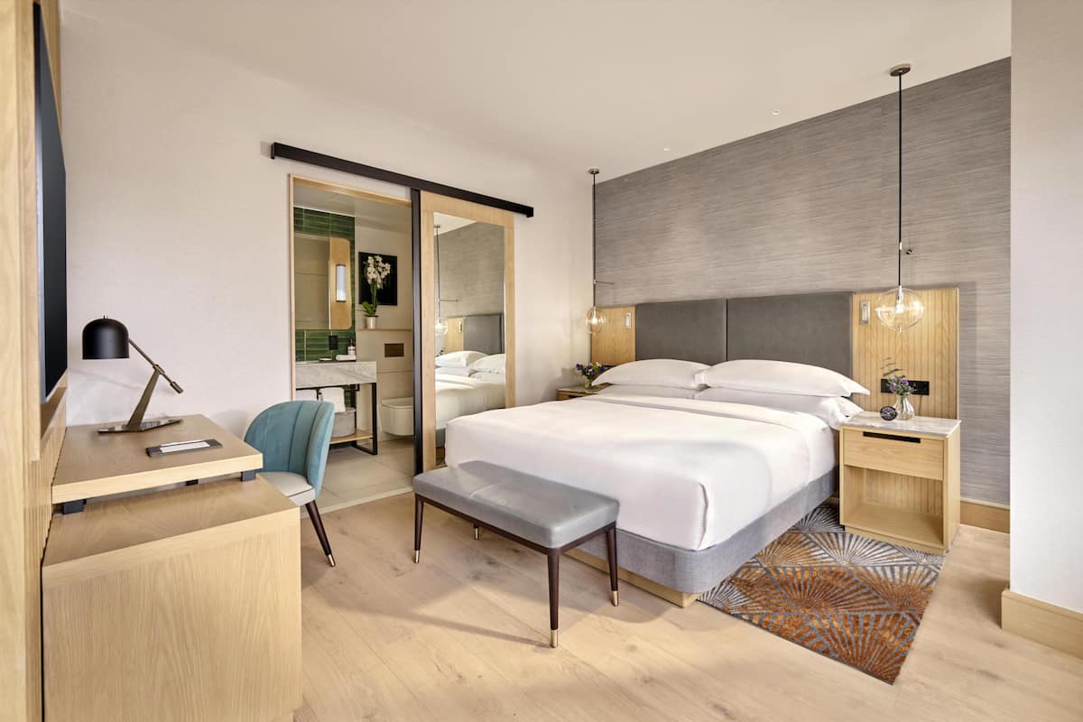 Sviitti (Regency) | Allergiatestatut vuodevaatteet, tallelokero huoneessa