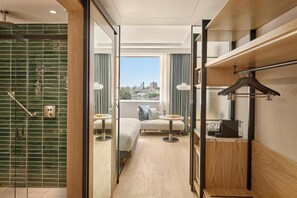 Habitació, 1 llit de matrimoni gran | Roba de llit hipoal·lergògena i caixa forta a l'habitació 