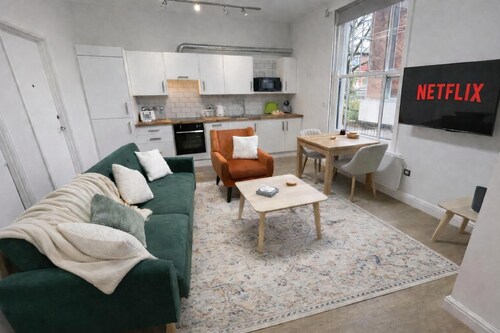 Stylish City-Centre Apartment|Parking