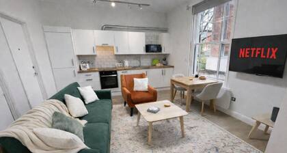 Stylish City-Centre Apartment|Parking