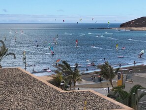 Beach - Enjoy a unique apartment on the bay of El Médano, (El Médano)