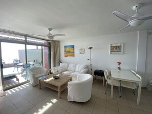 Living area - Enjoy a unique apartment on the bay of El Médano, (El Médano)