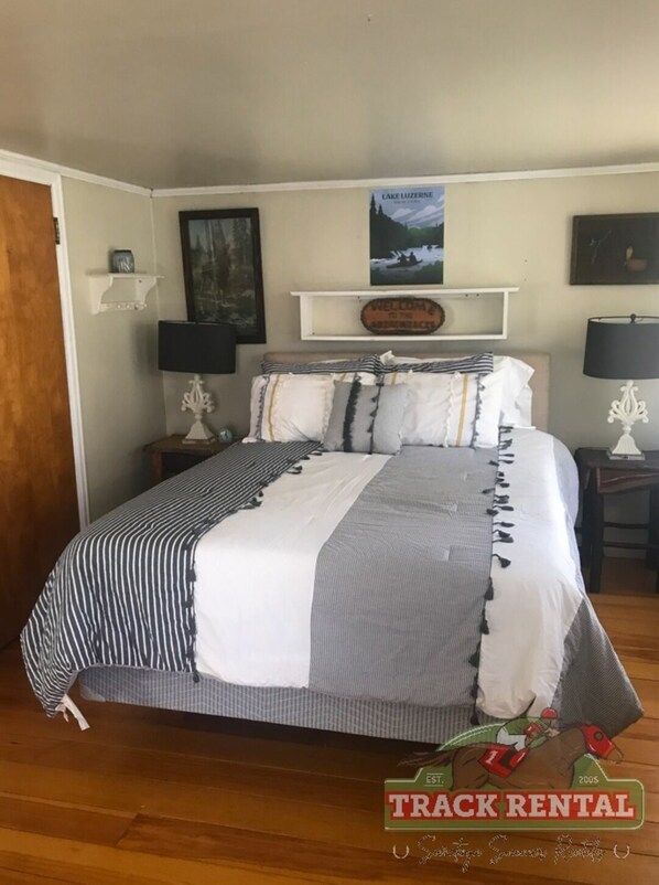 Tabla de planchar con plancha, wifi y ropa de cama 