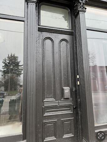 Exterior detail. Boutique Three Bedroom Apartment