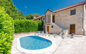 Pool - Lovely home in Zmijavci (Zmijavci)