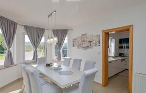 Dining - Lovely home in Postranje (Postranje)