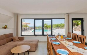 Dining - Gorgeous home in Postranje (Postranje)