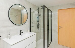 Shower, hair dryer - Gorgeous home in Postranje (Postranje)