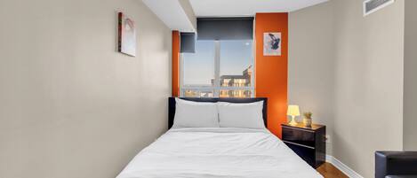 Fer et planche Ă repasser, Wi-Fi, draps fournis