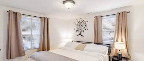 BĂŒgeleisen/BĂŒgelbrett, WLAN, BettwĂ€sche