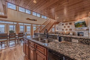 Interior - Splash Pool-Game Room & Xbox-Hot Tub-Prime Location (Sevierville)