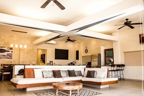 TV, stereo - Ocean View Penthouse in the Main Center (Playa del Carmen)