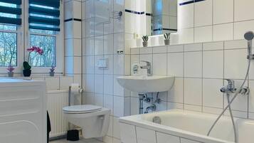 Handtücher, Seife, Toilettenpapier