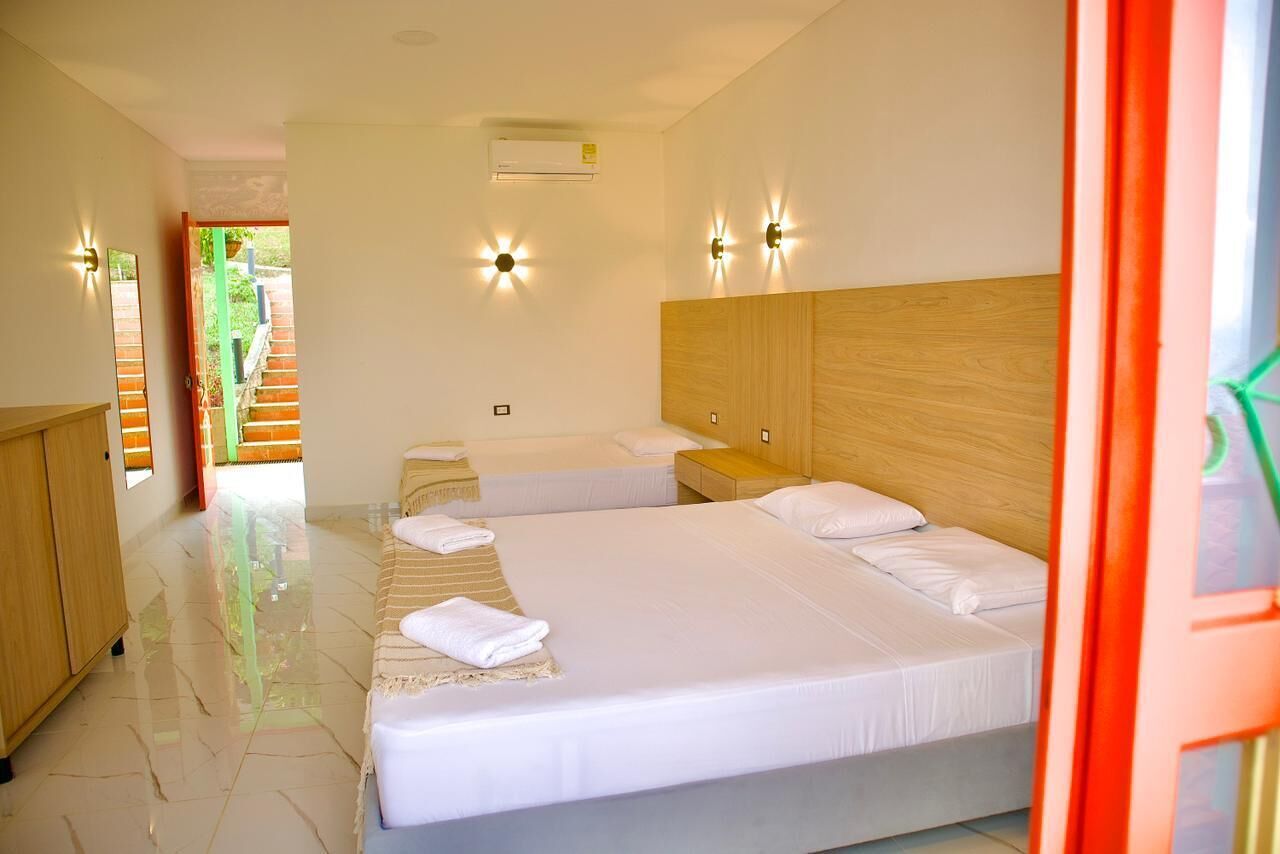 غرفة ديلوكس ثلاثية - بشرفة - منظر للجبل | مكتب ومساحة عمل للكمبيوتر المحمول وواي فاي مجانًا