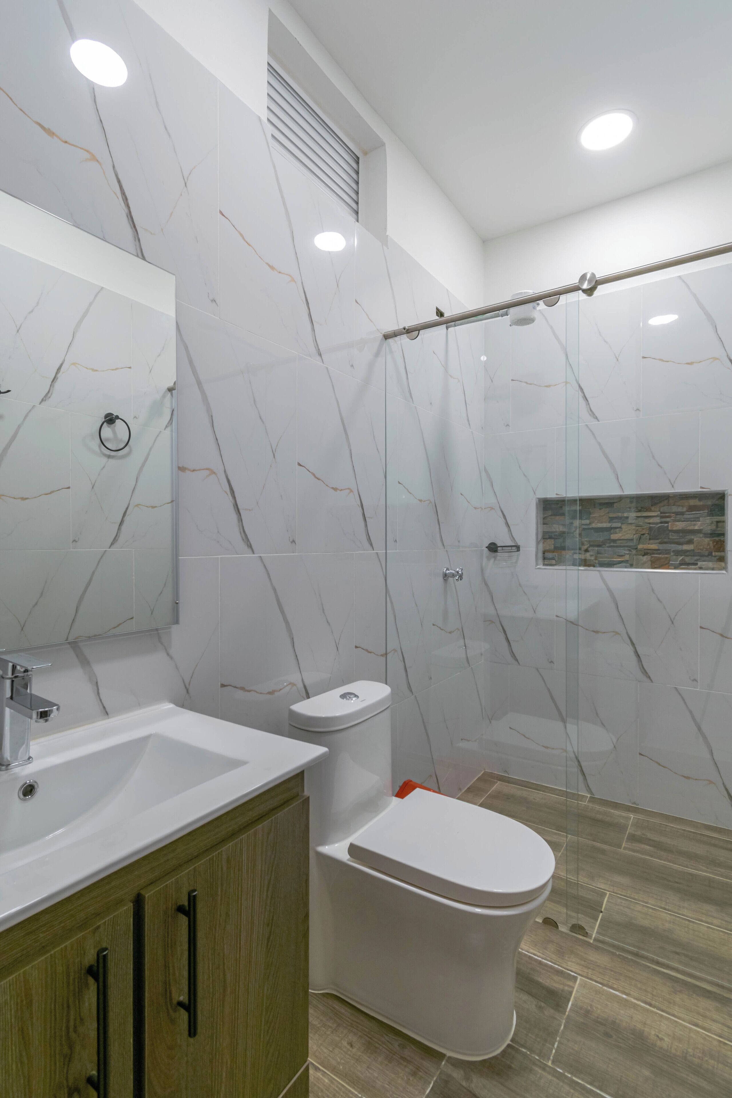 Firemannsrom – deluxe, balkong, fjellutsikt | Bad | Dusj