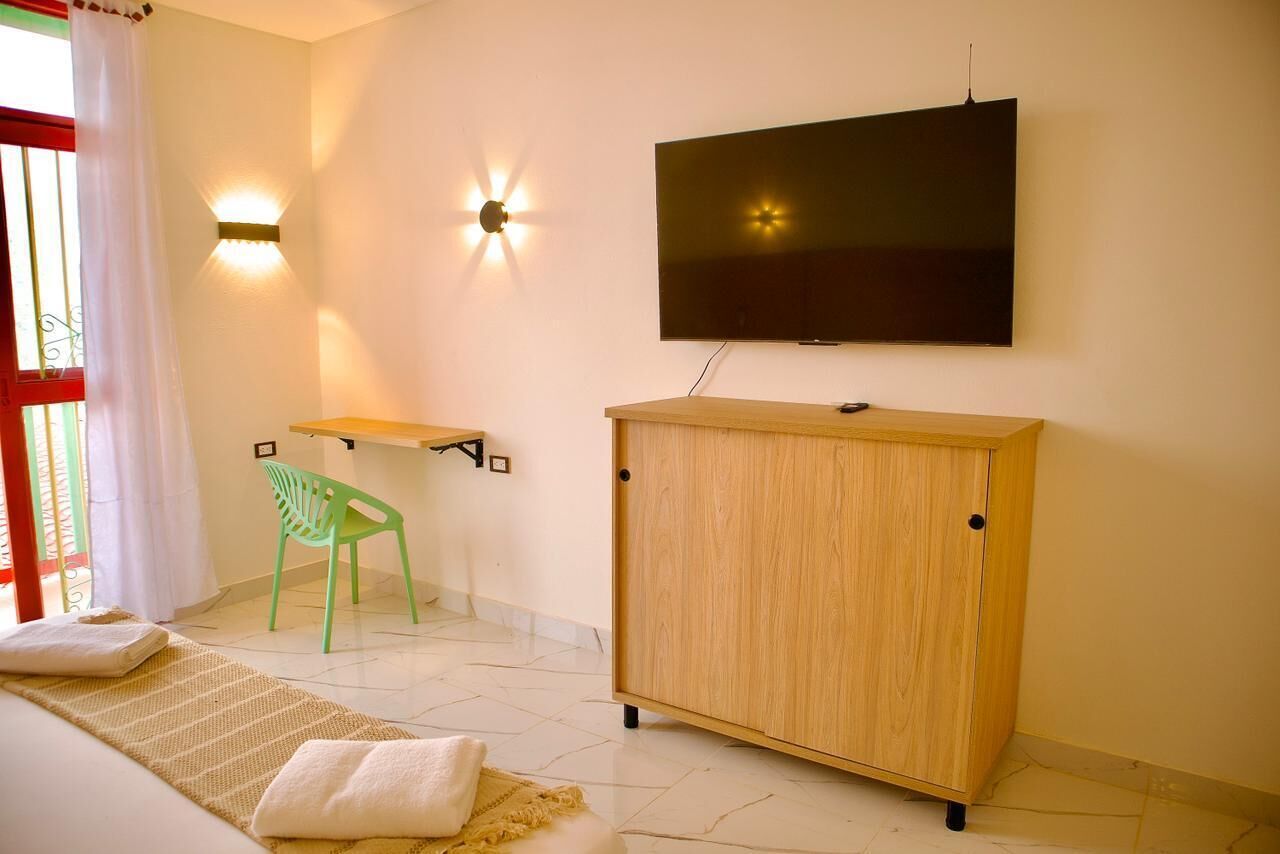 华丽双人房, 阳台, 山景 | 办公桌、笔记本电脑工作区、免费 WiFi