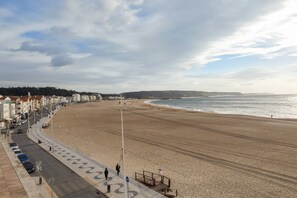 Beach nearby - Apartamento Onda da Nazaré - Beachfront Retreat (Nazaré)