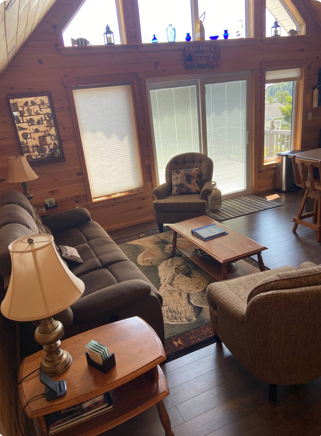 TV connectée, lecteur de DVD, livres