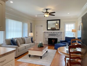 Living area - Lakefront 1-bedroom apartment at Villa Lotela in pleasant Avon Park - Apt. 2 (Avon Park)