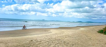 Casa com Piscina e Churrasqueira no Cond Vivamar