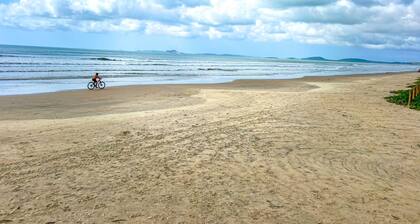 Casa com Piscina e Churrasqueira no Cond Vivamar