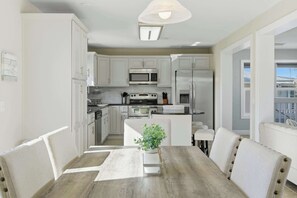 Fridge, microwave, oven, stovetop - Hooked on Avocado -Stunning 5 Bedroom/ 3 Bath waterfront home on canal, resort style private pool & hot tub, 34’ dock, and quick open-water Gulf and Atlantic access. Ice Maker, Ping Pong table. Minutes to Sombrero Beach & Dining. (Marathon)