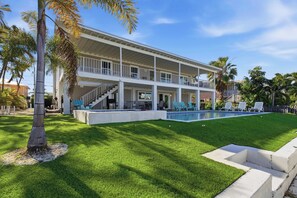 Exterior - Hooked on Avocado -Stunning 5 Bedroom/ 3 Bath waterfront home on canal, resort style private pool & hot tub, 34’ dock, and quick open-water Gulf and Atlantic access. Ice Maker, Ping Pong table. Minutes to Sombrero Beach & Dining. (Marathon)