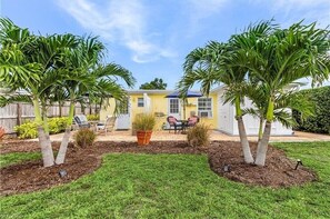 Terrace/patio - The Bungalow 1 Bed / 1 Bath Duplex Near Vanderbilt Beach (Naples)