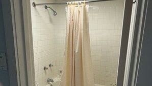 A bathroom with a bathtub, a shower, and a toilet. - Family-friendly Non-Smoking Double Bedroom in Southwest Houston with AC (Houston)
