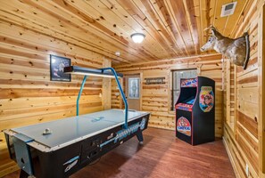 Games room - Smoky Mtn Cabin w Hot Tub & Game Room! (Sevierville)
