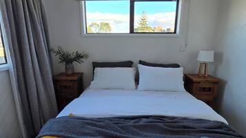 4 bedrooms, iron/ironing board, WiFi