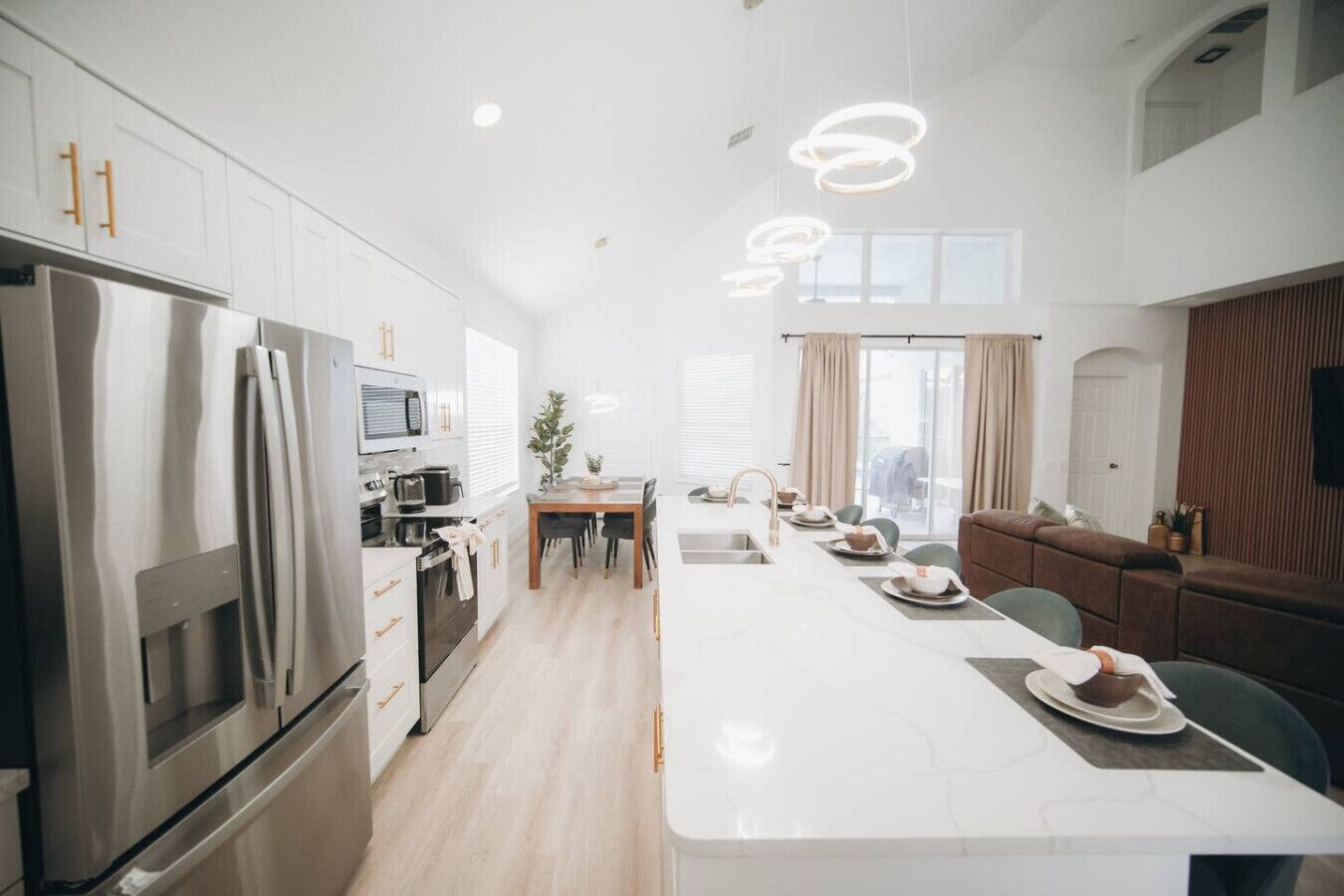 Fridge, oven, stovetop, dishwasher