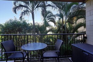 Outdoor dining - Right On The Beach & Just Steps to the Sand! A/C (Wailuku)