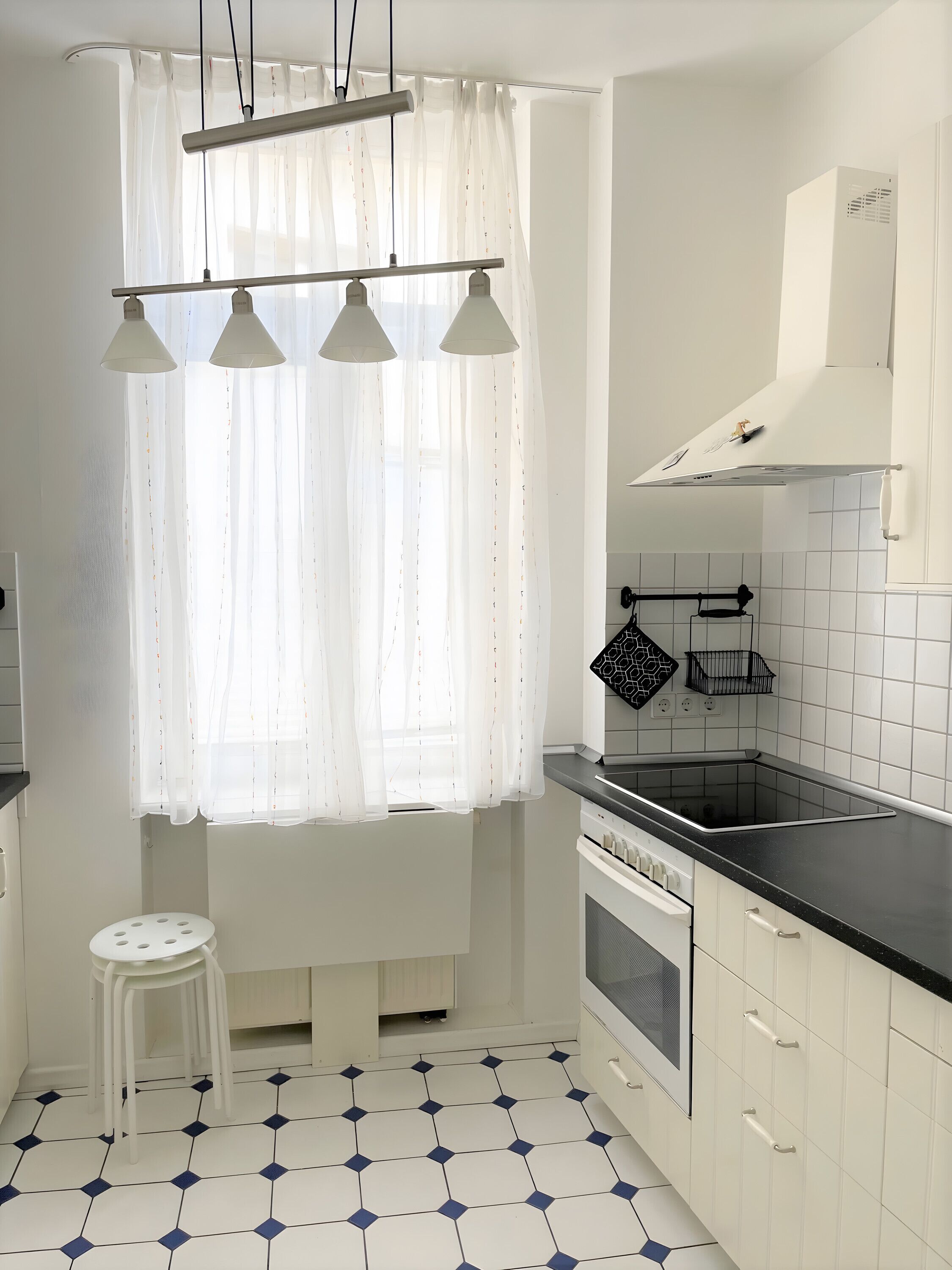 Kühlschrank, Ofen, Herdplatte, Geschirrspüler