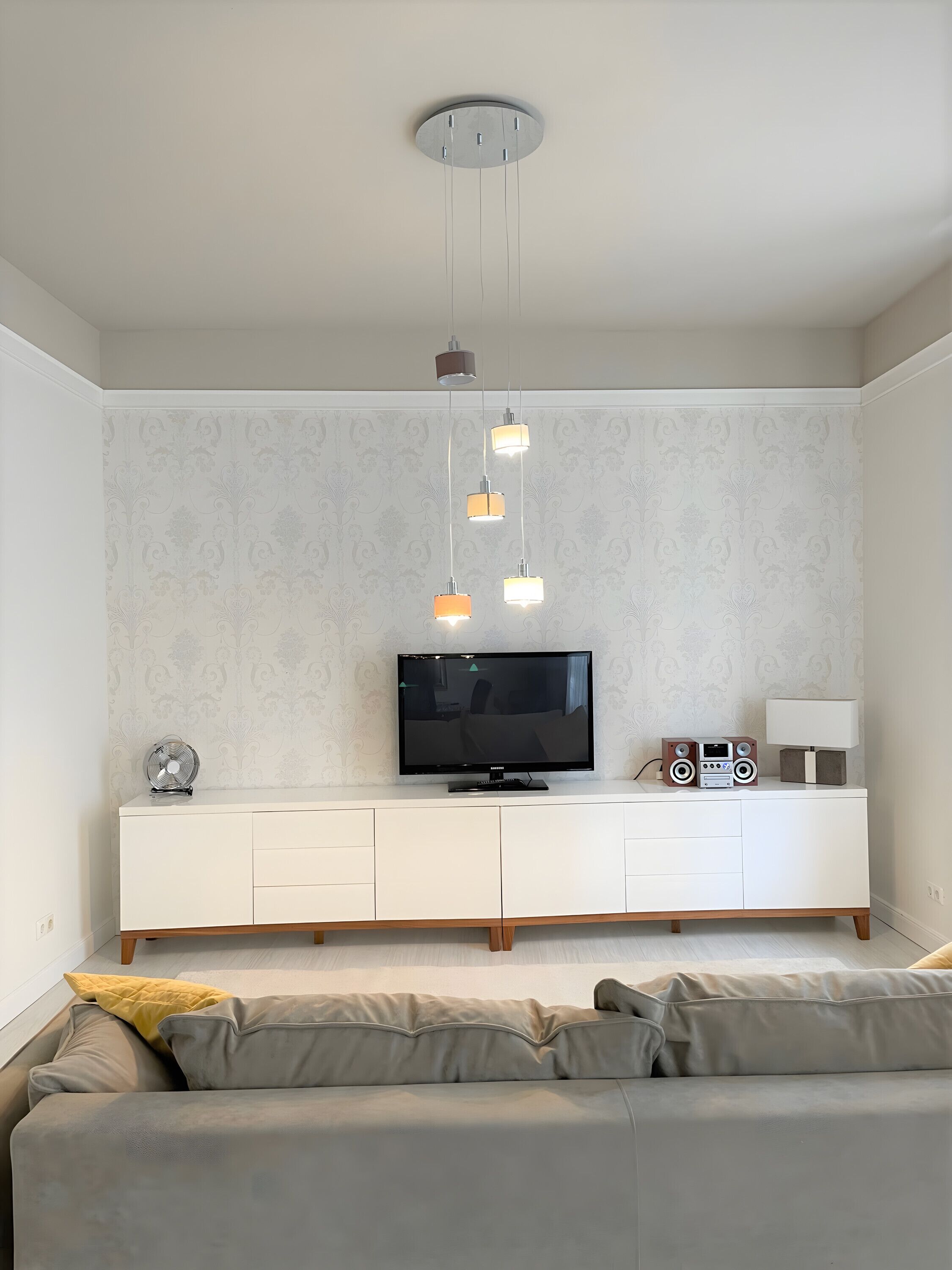 Fernseher, Stereoanlage