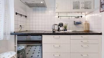 Réfrigérateur, four, plaque de cuisson, lave-vaisselle