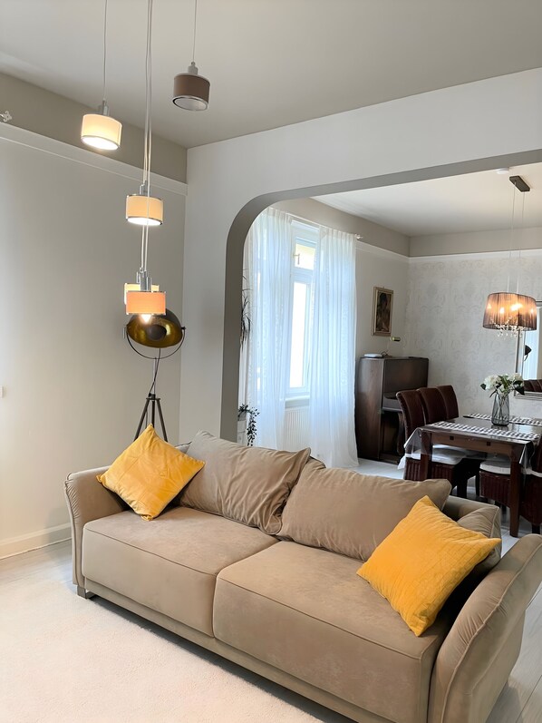 Fernseher, Stereoanlage