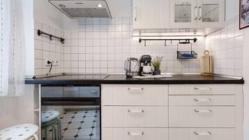 Kühlschrank, Ofen, Herdplatte, Geschirrspüler