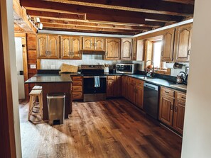 Microondas, horno, parrilla de estufa y lavavajillas 