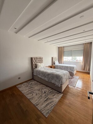 Ferros/tábuas de passar roupa, Wi-Fi, roupa de cama