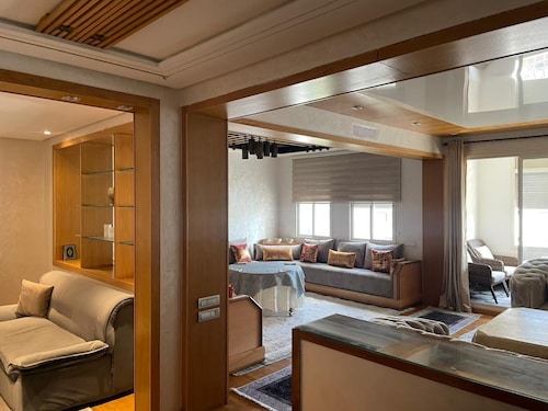 Luxurious Apartment Hay Riad