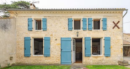 Holiday Home 'La Maison Charentaise' with Private Terrace and Wi-Fi