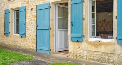 Holiday Home 'La Maison Charentaise' with Private Terrace and Wi-Fi