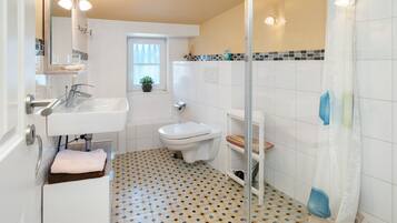 Een douche, een haardroger, handdoeken