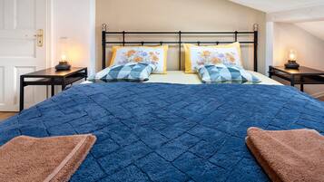 Een strijkplank/strijkijzer, wifi, beddengoed