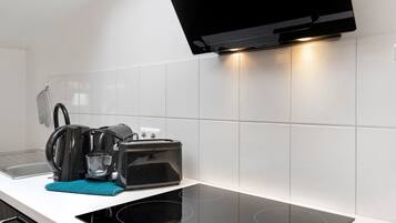 Fridge, oven, stovetop, dishwasher