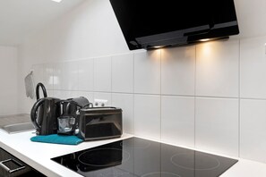 Fridge, oven, stovetop, dishwasher - Charming Black Forest Apartments 5 – 75 m² Duplex in Central Baden-Baden (Baden-Baden)
