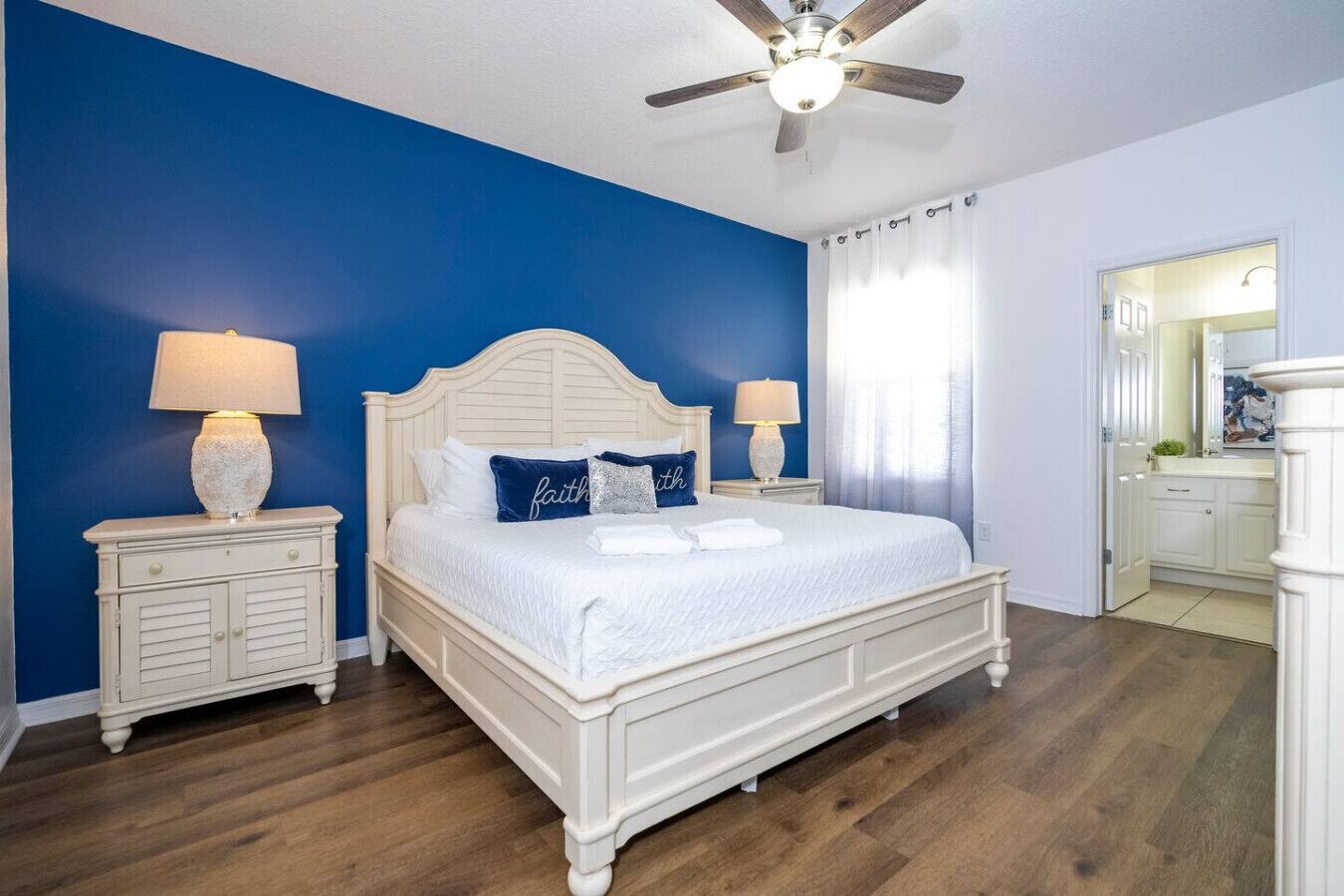 Desk, iron/ironing board, WiFi, bed sheets