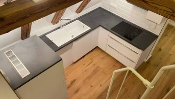 Réfrigérateur, four, plaque de cuisson, lave-vaisselle